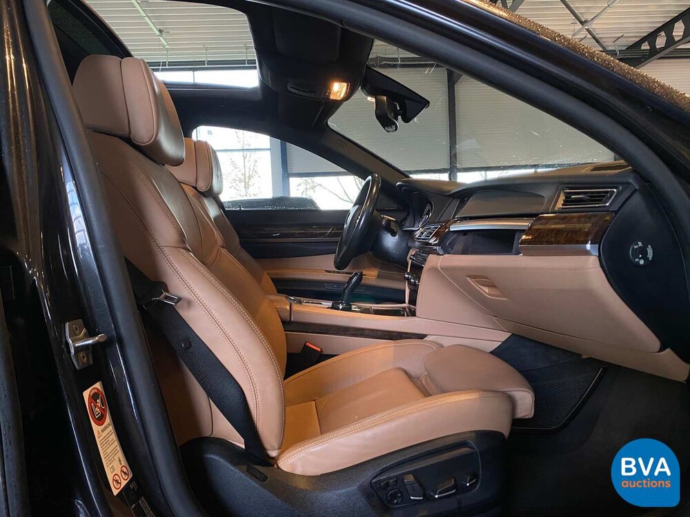 BMW 760i 544pk V12 Turbo 2014 7-serie Individual, G-433-BG