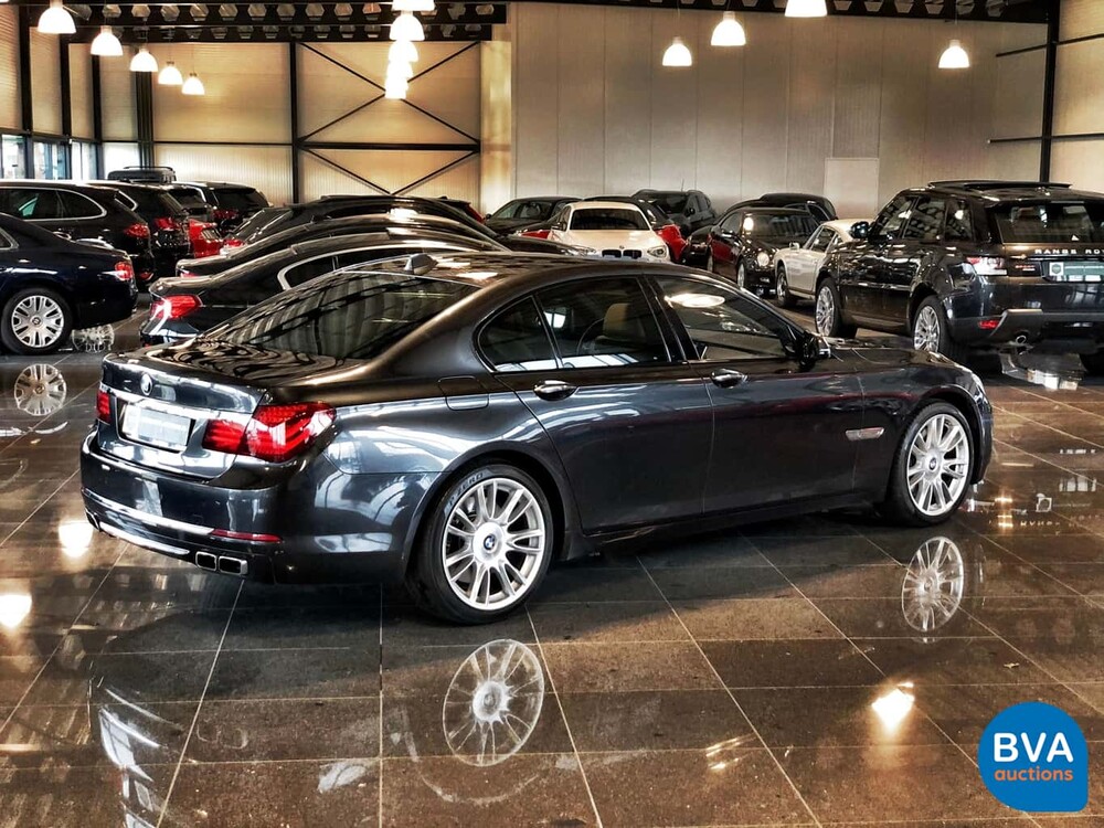 BMW 760i 544pk V12 Turbo 2014 7-serie Individual, G-433-BG