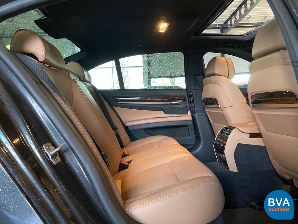 BMW 760i 544pk V12 Turbo 2014 7-serie Individual, G-433-BG