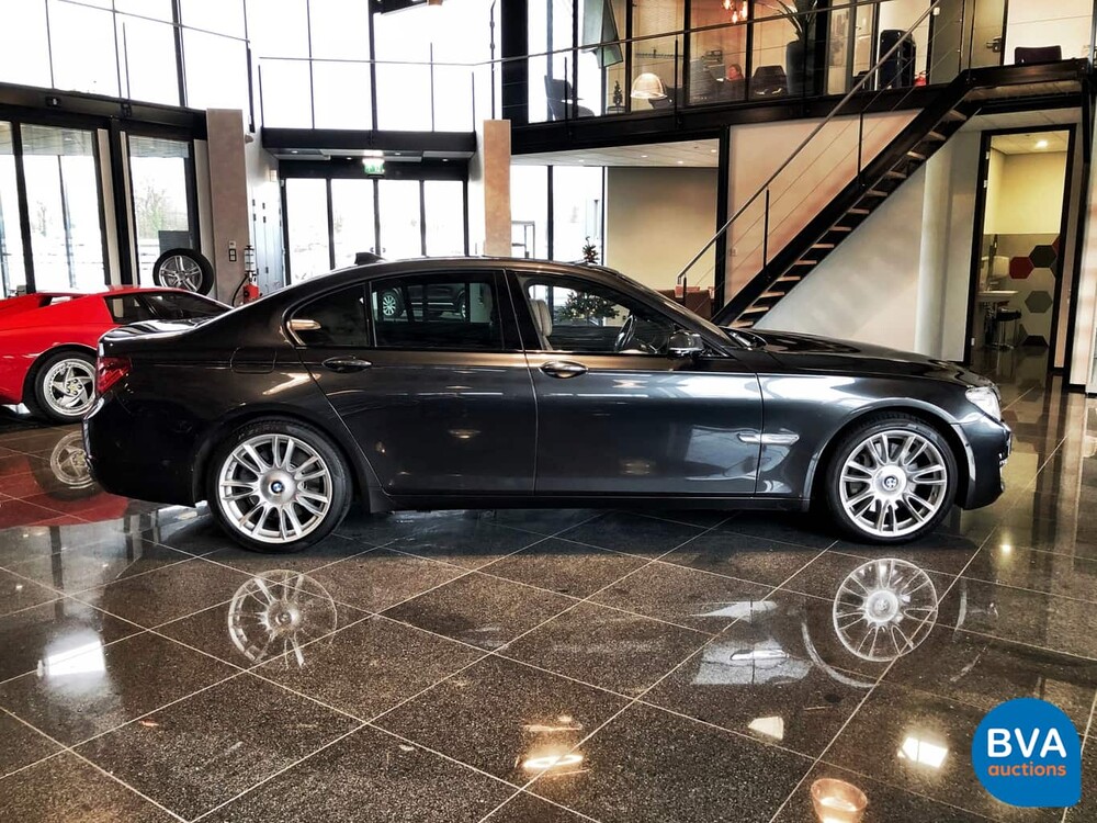 BMW 760i 544pk V12 Turbo 2014 7-serie Individual, G-433-BG