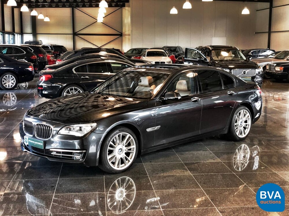 BMW 760i 544pk V12 Turbo 2014 7-serie Individual, G-433-BG