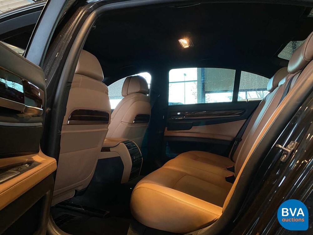 BMW 760i 544pk V12 Turbo 2014 7-serie Individual, G-433-BG