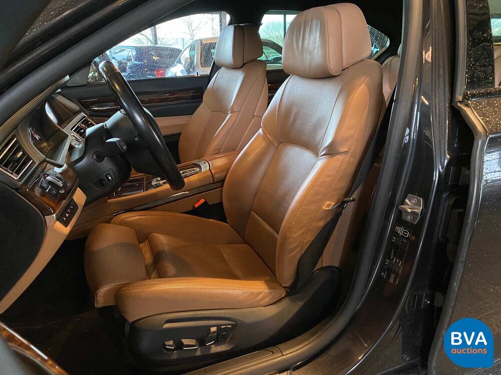 BMW 760i 544pk V12 Turbo 2014 7-serie Individual, G-433-BG