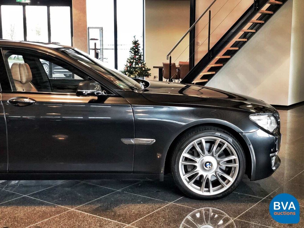 BMW 760i 544pk V12 Turbo 2014 7-serie Individual, G-433-BG