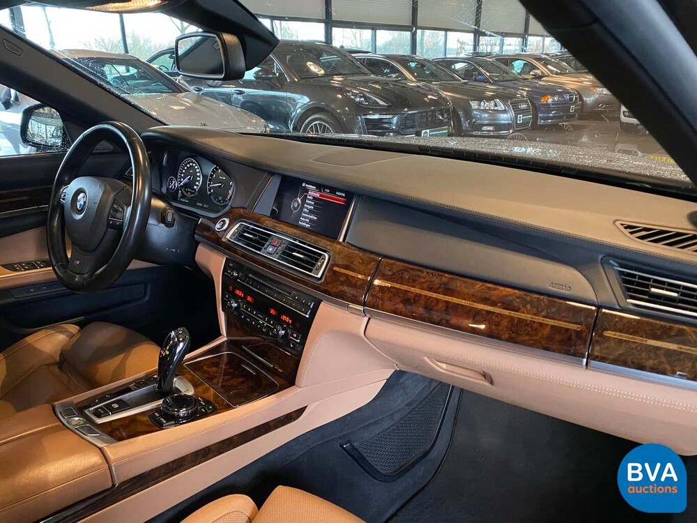 BMW 760i 544pk V12 Turbo 2014 7-serie Individual, G-433-BG