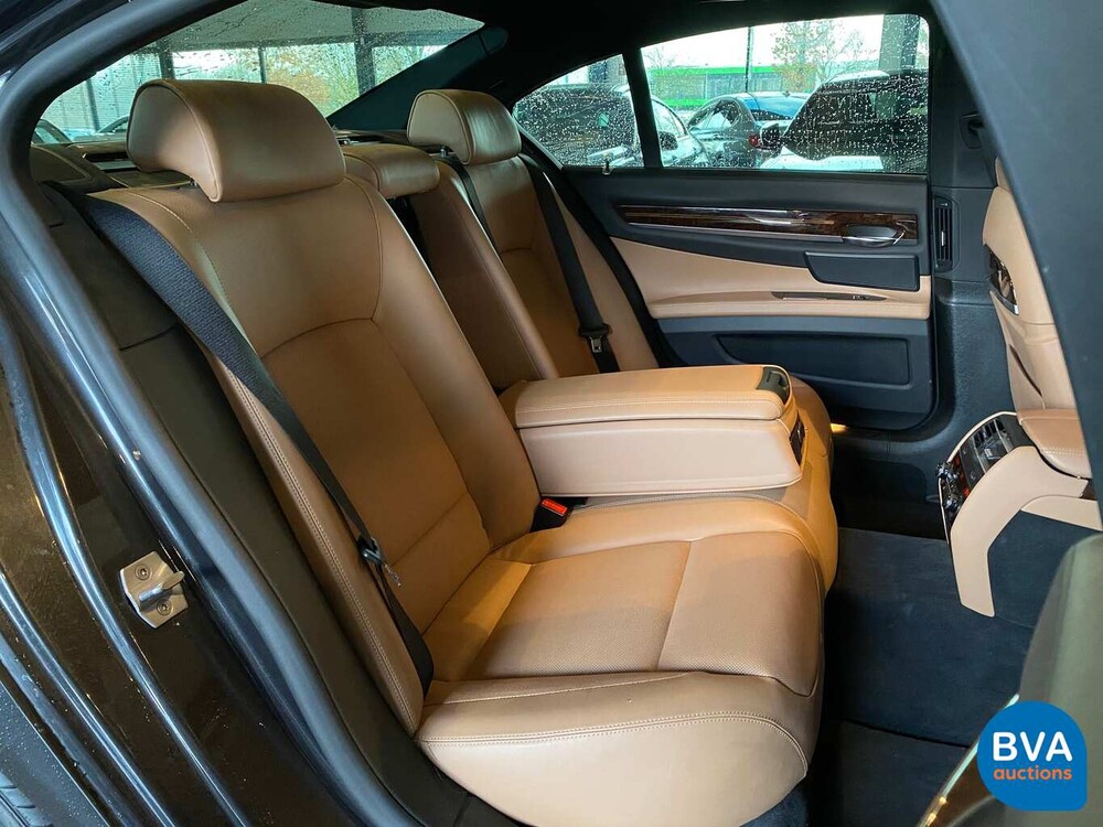 BMW 760i 544pk V12 Turbo 2014 7-serie Individual, G-433-BG