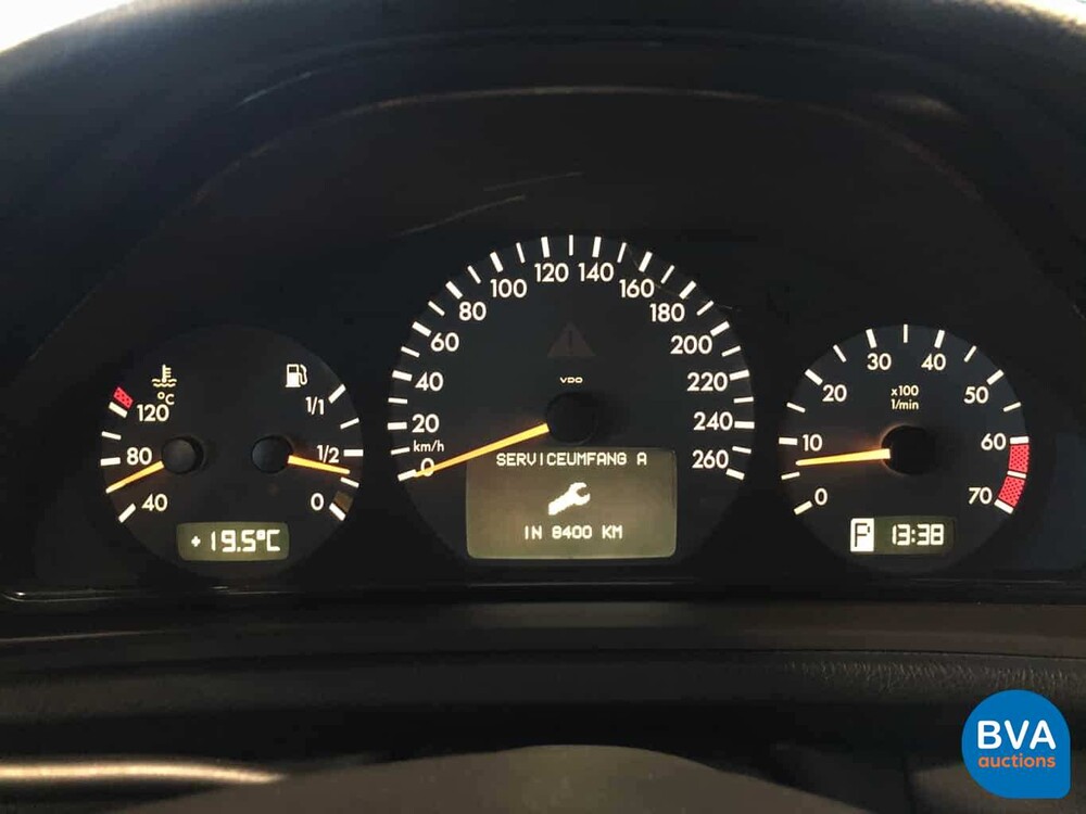 Mercedes-Benz CLK320 Coupé V6 218hp 2000, NF-660-S.