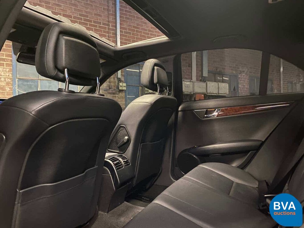 Mercedes-Benz C300 Limousine V6 231 PS C-Klasse 2010, J-380-TH.