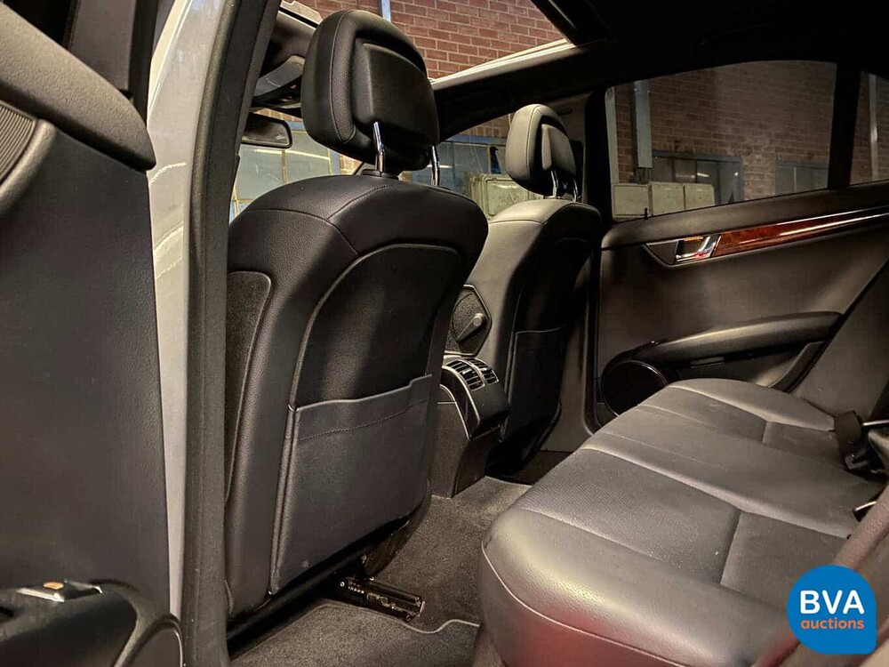 Mercedes-Benz C300 Limousine V6 231 PS C-Klasse 2010, J-380-TH.