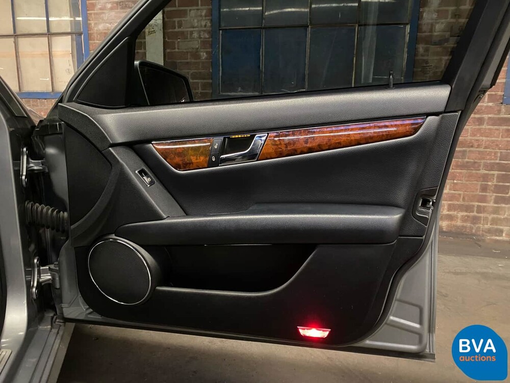 Mercedes-Benz C300 Limousine V6 231 PS C-Klasse 2010, J-380-TH.