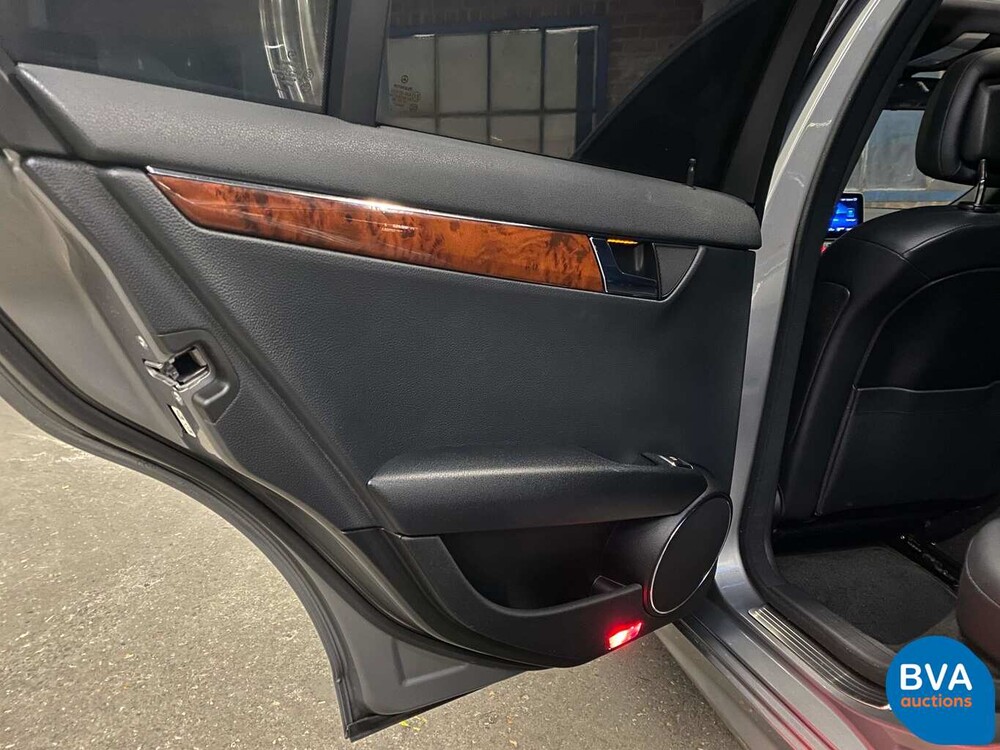 Mercedes-Benz C300 Limousine V6 231 PS C-Klasse 2010, J-380-TH.