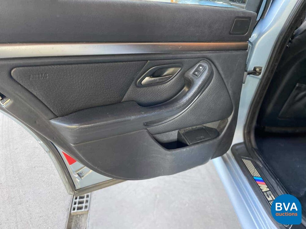 BMW M5 E39 Limousine 400 PS 5er 2000 -Original Dutch-, 99-DZ-VZ.