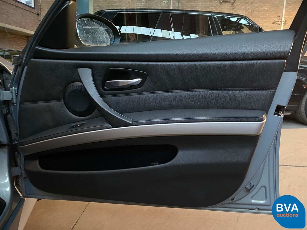 BMW 330xi Touring 230 PS Youngtimer E91 2005.