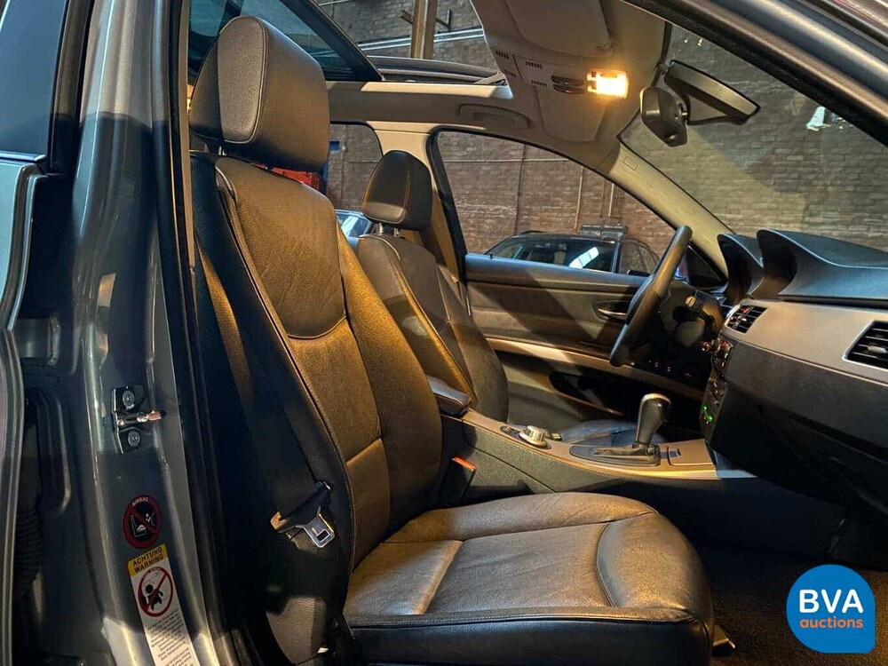 BMW 330xi Touring 230 PS Youngtimer E91 2005.