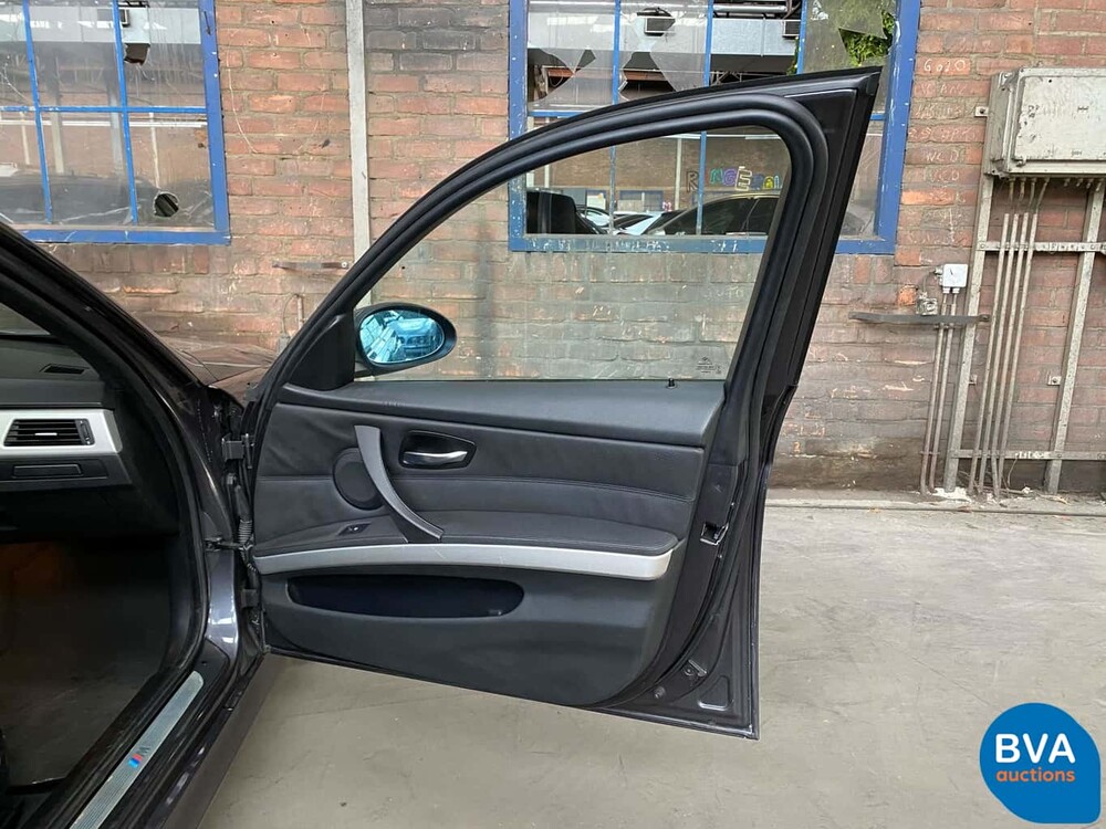 BMW 330xi Touring M Paket 3er 258 PS E91 Youngtimer 2005, J-694-JT.