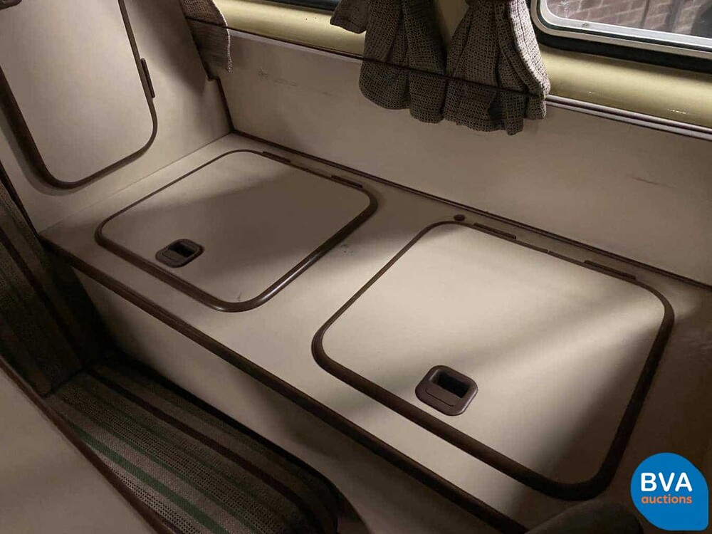 Volkswagen T3 Westfalia Camper Transporter 1982, J-680-JT.