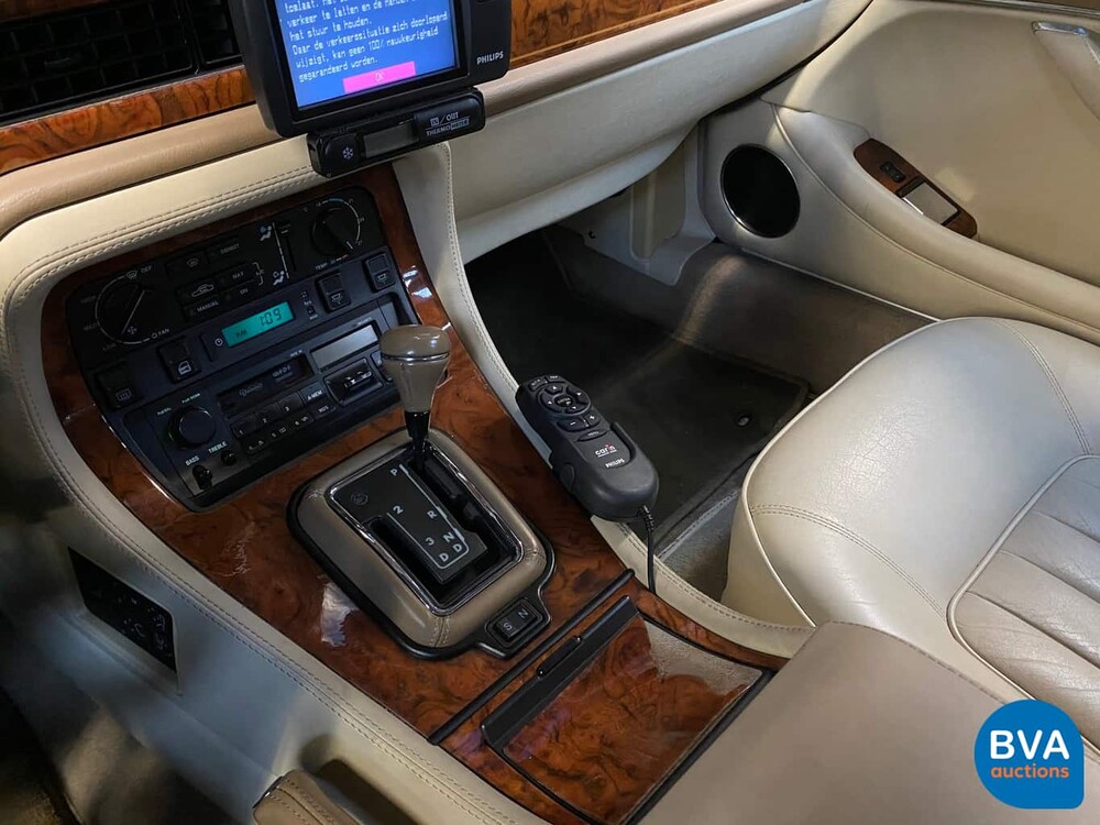 Daimler Double Six V12 Jaguar XJ 1993.