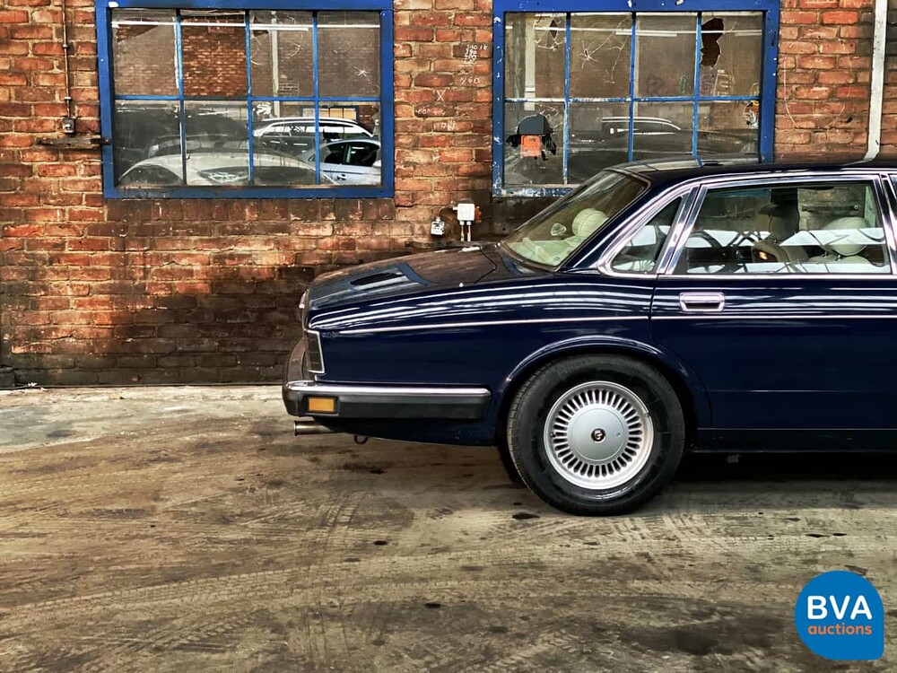 Daimler Double Six V12 Jaguar XJ 1993.
