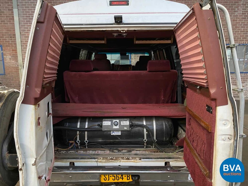 1990 Chevrolet Chevy Van 20 Camper V8, SJ-564-B.