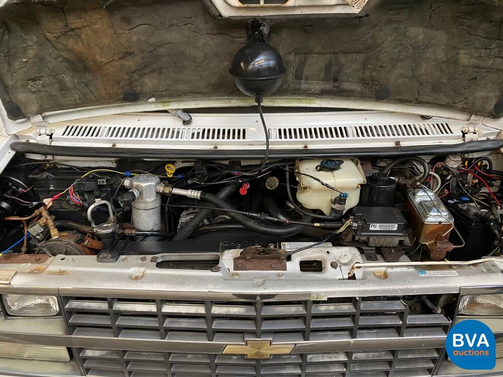 Chevrolet Chevy Van 20 Camper V8 1990, SJ-564-B