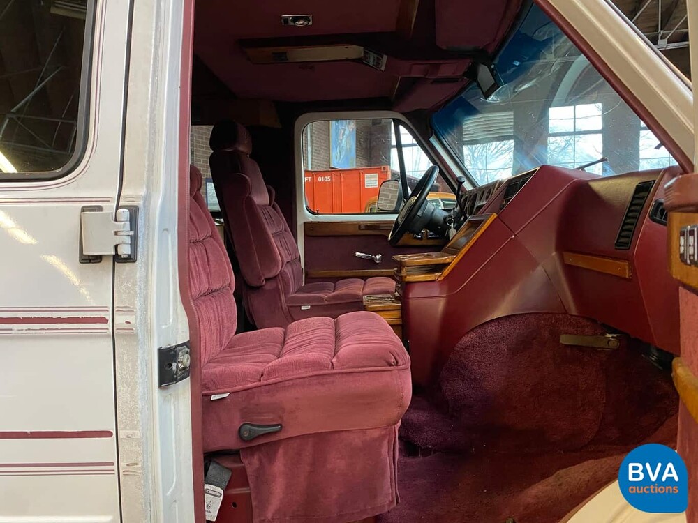 1990 Chevrolet Chevy Van 20 Camper V8, SJ-564-B.