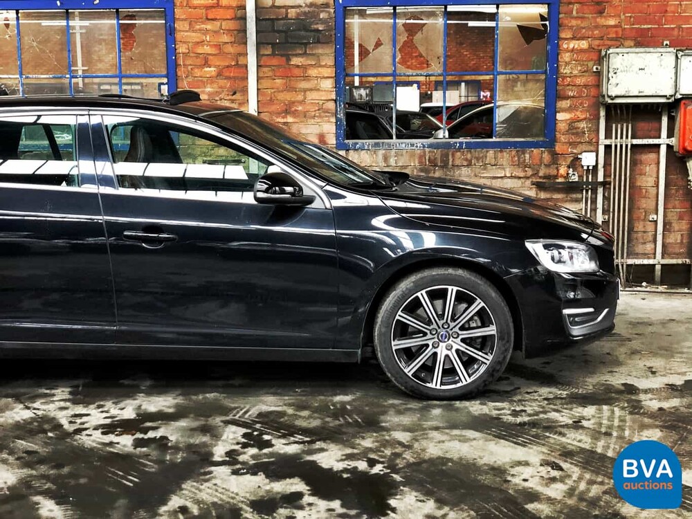 Volvo V60 D6 Plug-in Hybrid AWD 286pk 2015 -Origineel NL-, HZ-776-N
