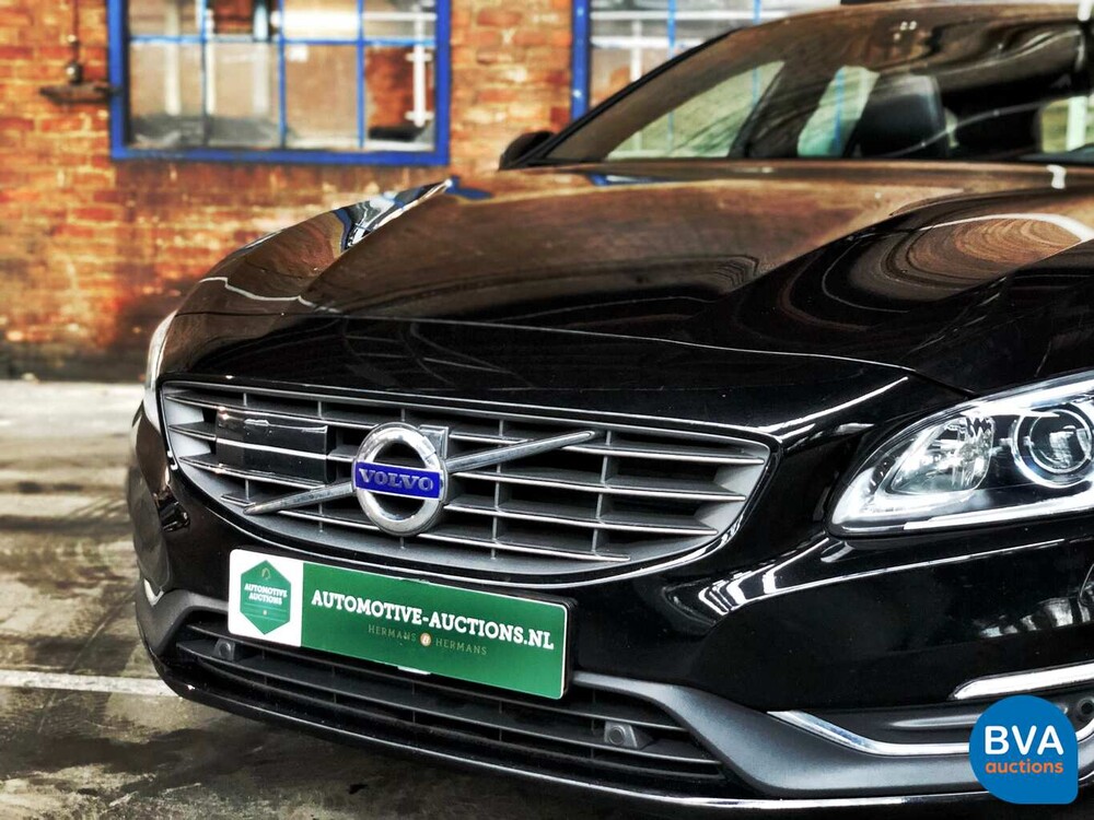 Volvo V60 D6 Plug-in Hybrid AWD 286pk 2015 -Origineel NL-, HZ-776-N