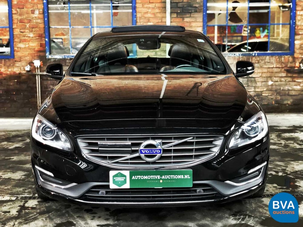 Volvo V60 D6 Plug-in Hybrid AWD 286pk 2015 -Origineel NL-, HZ-776-N