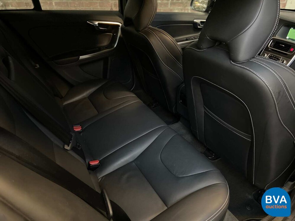 Volvo V60 D6 Plug-in Hybrid AWD 286pk 2015 -Origineel NL-, HZ-776-N