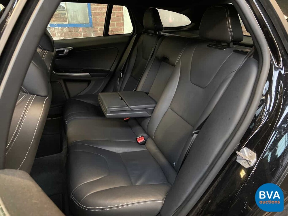 Volvo V60 D6 Plug-in Hybrid AWD 286pk 2015 -Origineel NL-, HZ-776-N