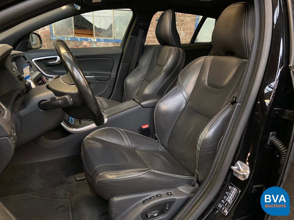 Volvo V60 D6 Plug-in Hybrid AWD 286pk 2015 -Origineel NL-, HZ-776-N