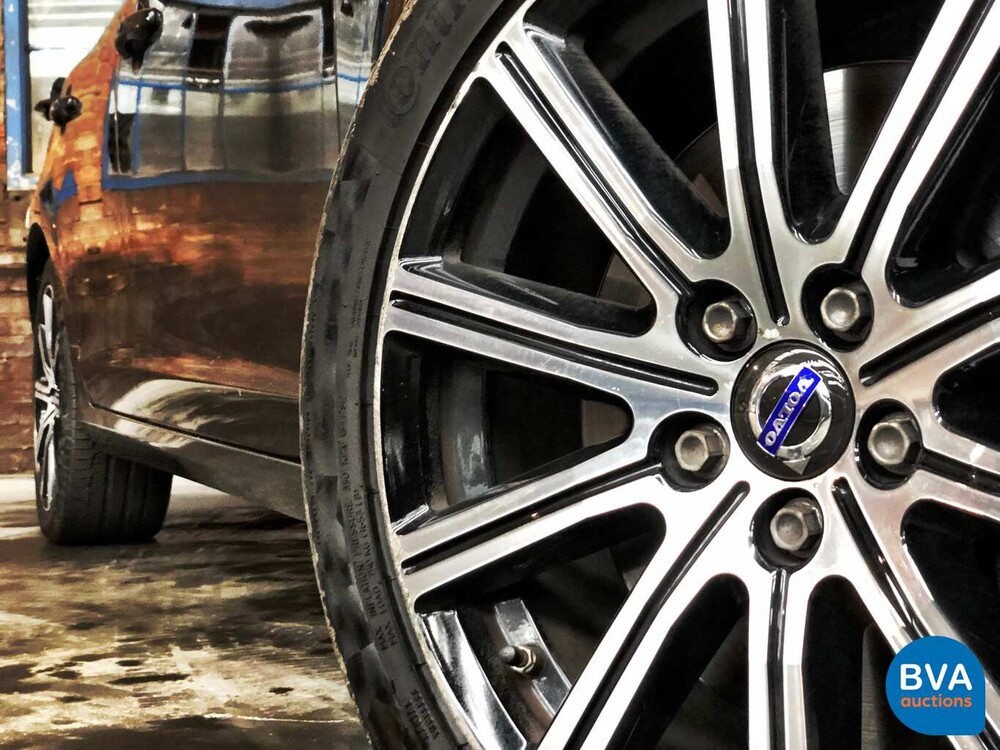 Volvo V60 D6 Plug-in Hybrid AWD 286pk 2015 -Origineel NL-, HZ-776-N