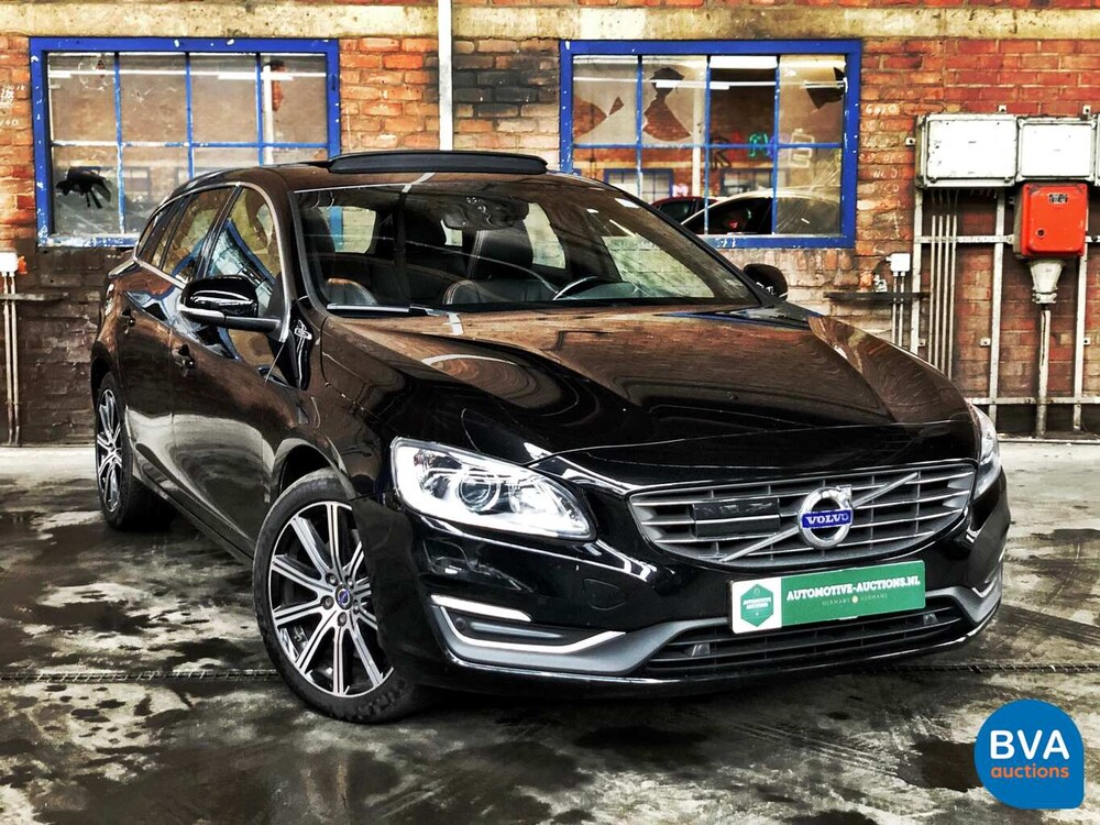 Volvo V60 D6 Plug-in Hybrid AWD 286pk 2015 -Origineel NL-, HZ-776-N
