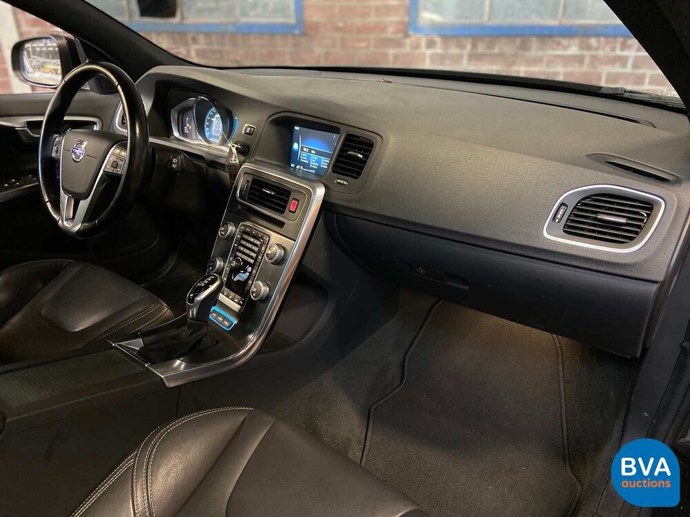 Volvo V60 D6 Plug-in Hybrid AWD 286pk 2015 -Origineel NL-, HZ-776-N