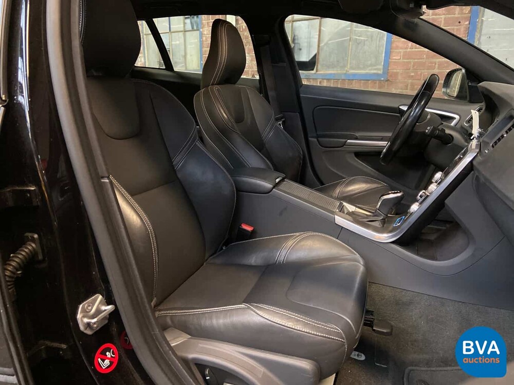 Volvo V60 D6 Plug-in Hybrid AWD 286pk 2015 -Origineel NL-, HZ-776-N
