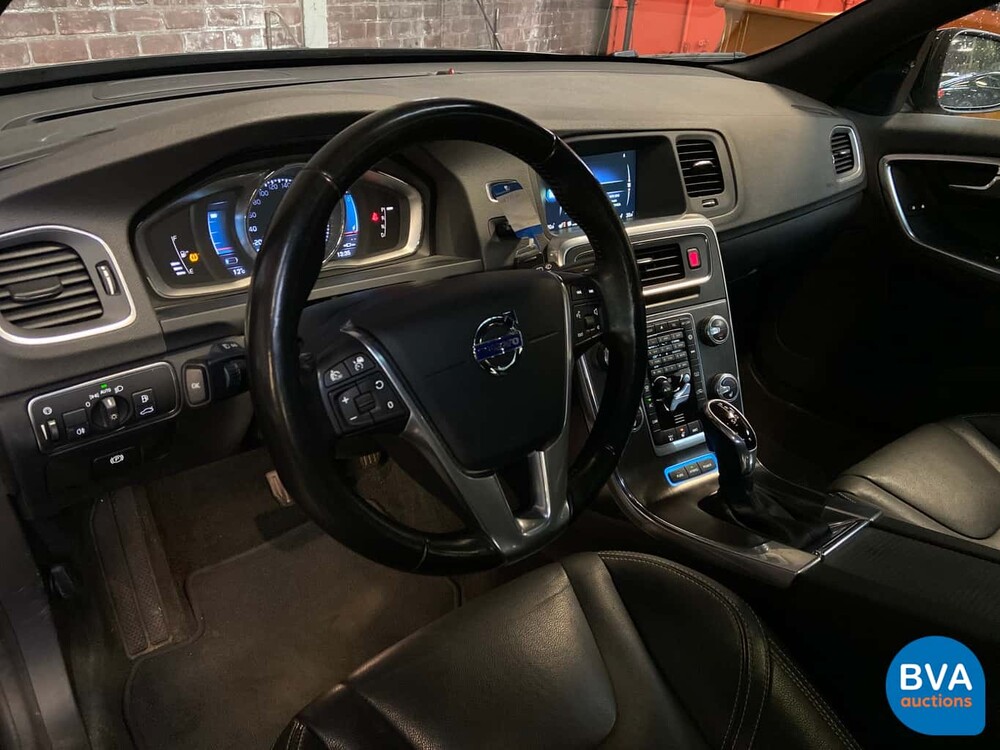 Volvo V60 D6 Plug-in Hybrid AWD 286pk 2015 -Origineel NL-, HZ-776-N