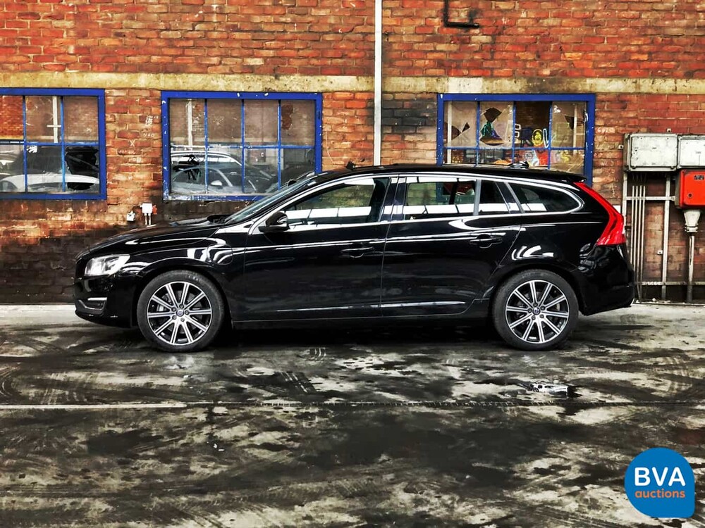 Volvo V60 D6 Plug-in Hybrid AWD 286pk 2015 -Origineel NL-, HZ-776-N