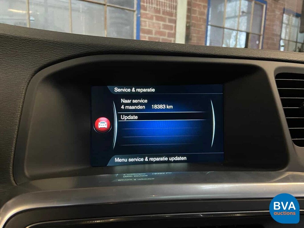 Volvo V60 D6 Plug-in Hybrid AWD 286pk 2015 -Origineel NL-, HZ-776-N