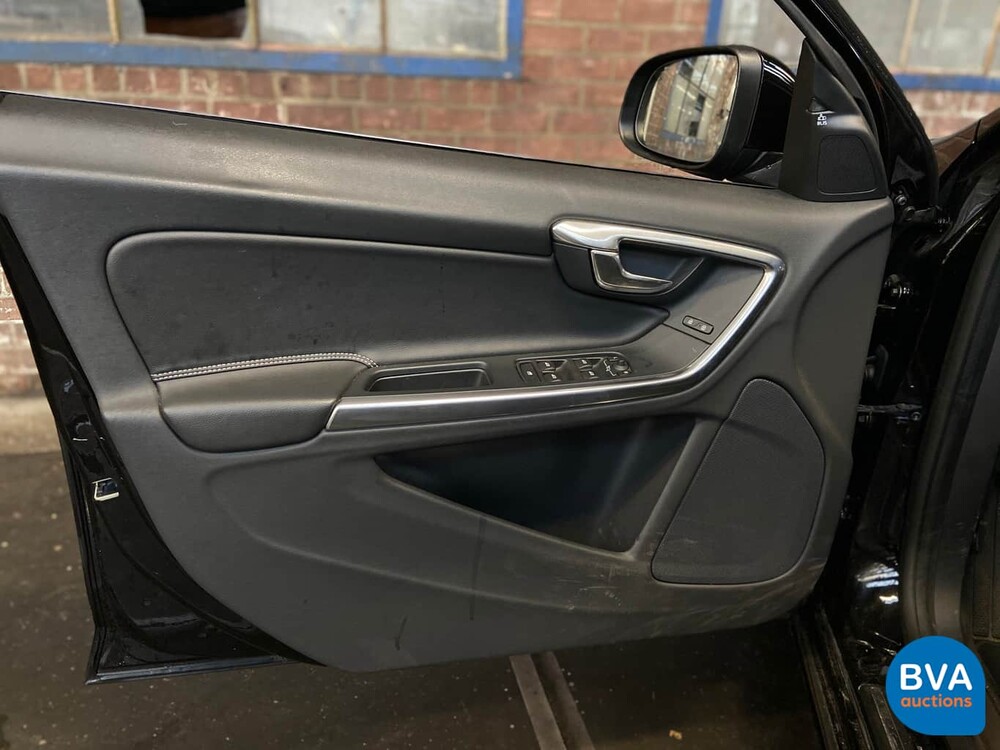 Volvo V60 D6 Plug-in Hybrid AWD 286pk 2015 -Origineel NL-, HZ-776-N