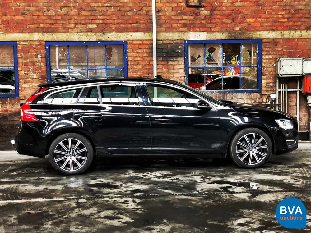 Volvo V60 D6 Plug-in Hybrid AWD 286pk 2015 -Origineel NL-, HZ-776-N