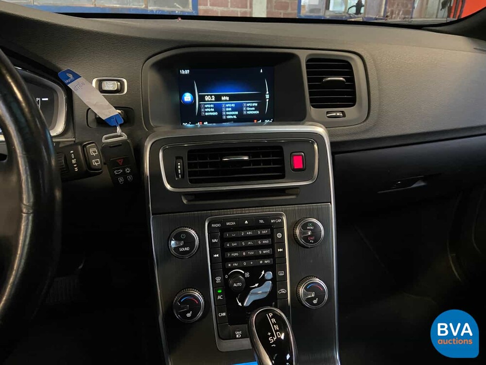 Volvo V60 D6 Plug-in Hybrid AWD 286pk 2015 -Origineel NL-, HZ-776-N