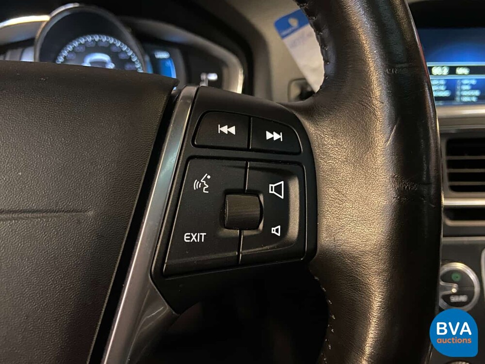 Volvo V60 D6 Plug-in Hybrid AWD 286pk 2015 -Origineel NL-, HZ-776-N