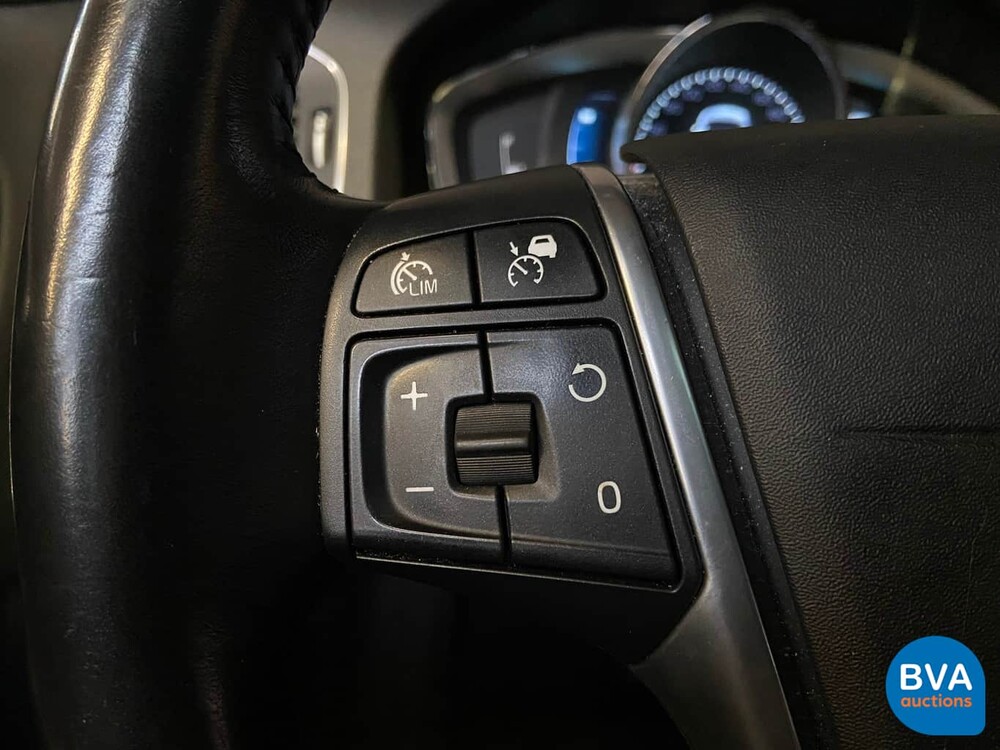 Volvo V60 D6 Plug-in Hybrid AWD 286pk 2015 -Origineel NL-, HZ-776-N