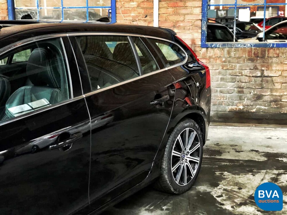Volvo V60 D6 Plug-in Hybrid AWD 286pk 2015 -Origineel NL-, HZ-776-N