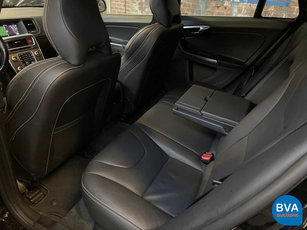 Volvo V60 D6 Plug-in Hybrid AWD 286pk 2015 -Origineel NL-, HZ-776-N