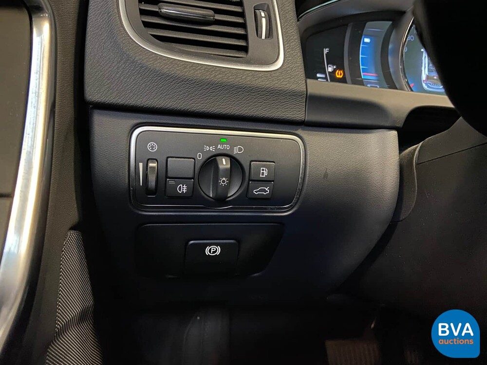 Volvo V60 D6 Plug-in Hybrid AWD 286pk 2015 -Origineel NL-, HZ-776-N