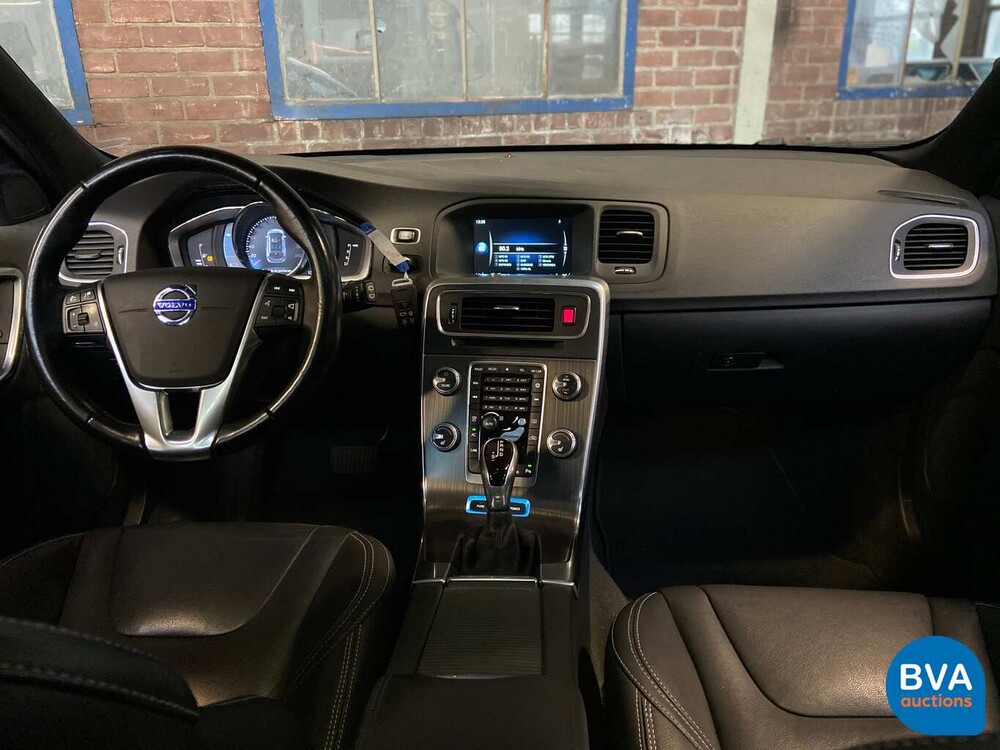 Volvo V60 D6 Plug-in Hybrid AWD 286pk 2015 -Origineel NL-, HZ-776-N