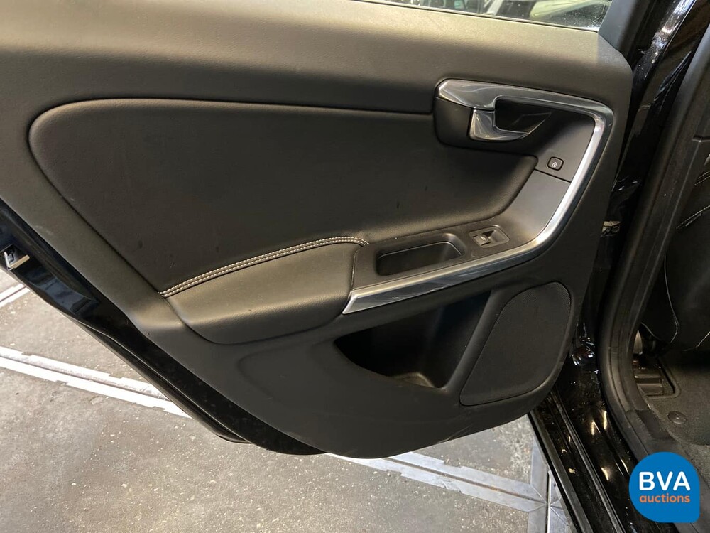 Volvo V60 D6 Plug-in Hybrid AWD 286pk 2015 -Origineel NL-, HZ-776-N