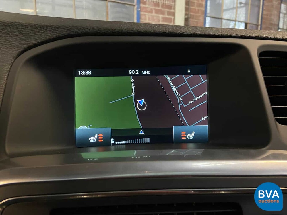 Volvo V60 D6 Plug-in Hybrid AWD 286pk 2015 -Origineel NL-, HZ-776-N