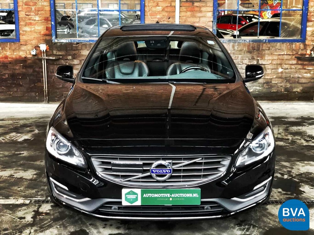 Volvo V60 D6 Plug-in Hybrid AWD 286pk 2015 -Origineel NL-, HZ-776-N